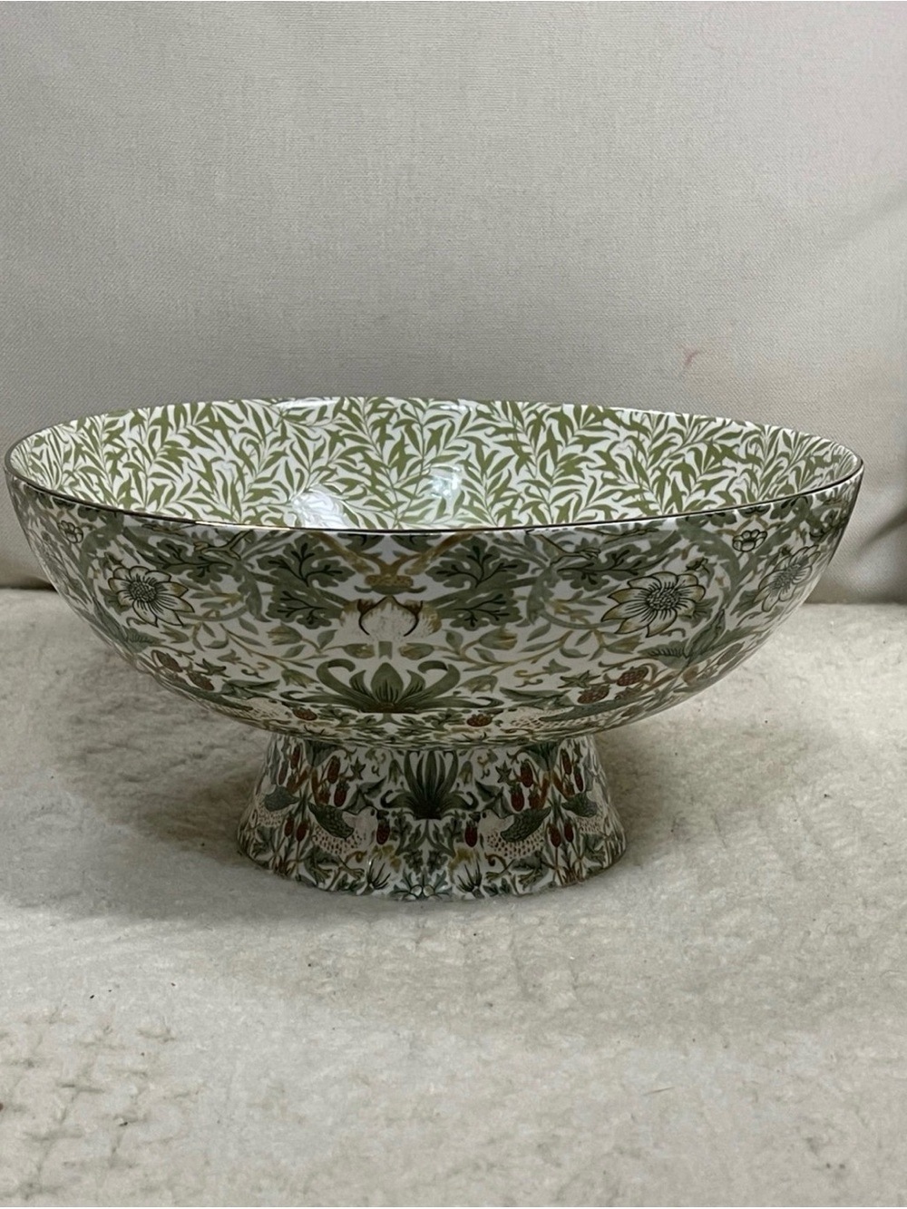 Morris and Co strawberry thief porcelain footed bowl large. Rare viral HTF 11x5